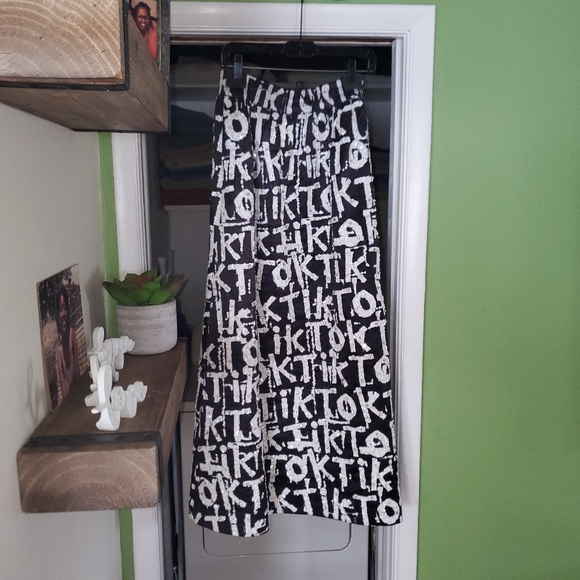 Alice+ Olivia Tic Tox Exclusive - Picture 3 of 4